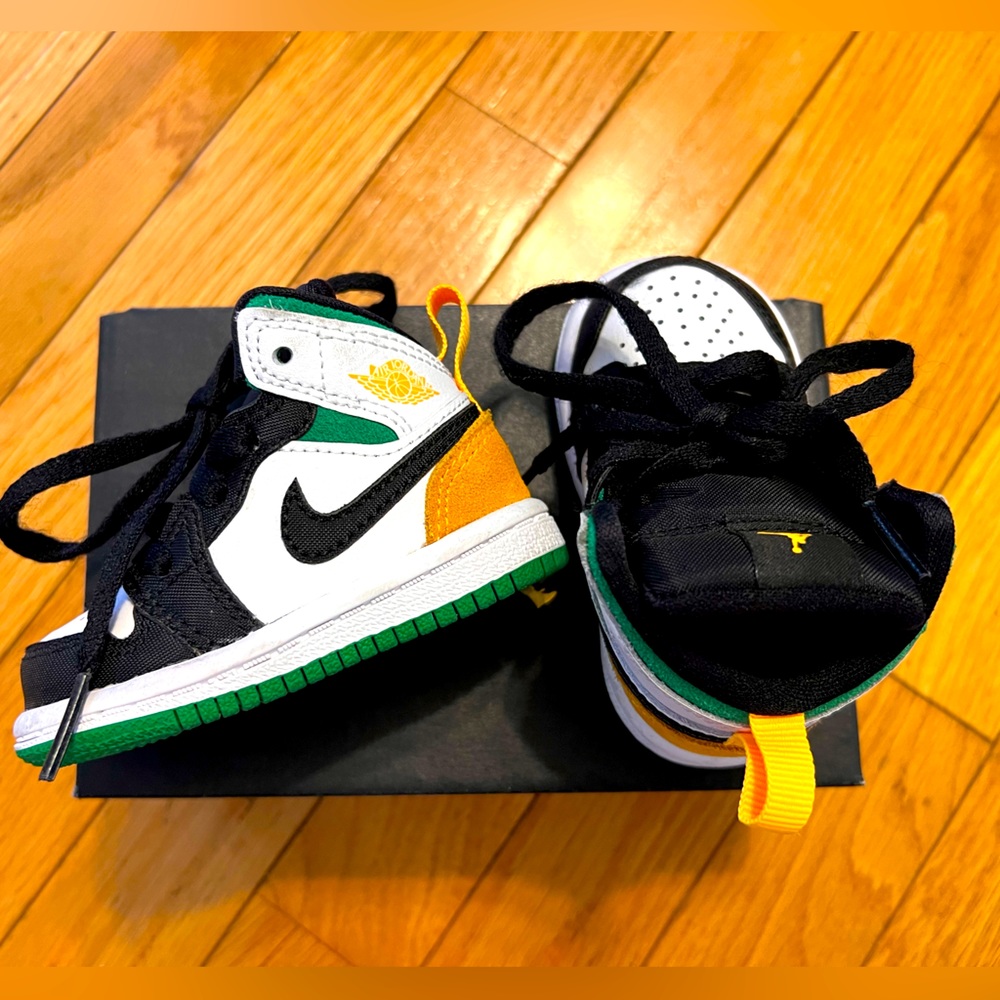 JORDAN 1MID SE - 3C